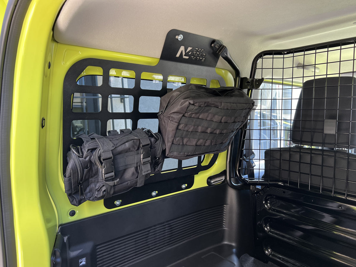 Kit supports accessoires MOLLE pour intérieur de vitres arrière Suzuki Jimny 2018+ N4-Offroad, fixation pratique et robuste.
