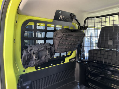 Kit supports accessoires MOLLE pour intérieur de vitres arrière Suzuki Jimny 2018+ N4-Offroad, fixation pratique et robuste.