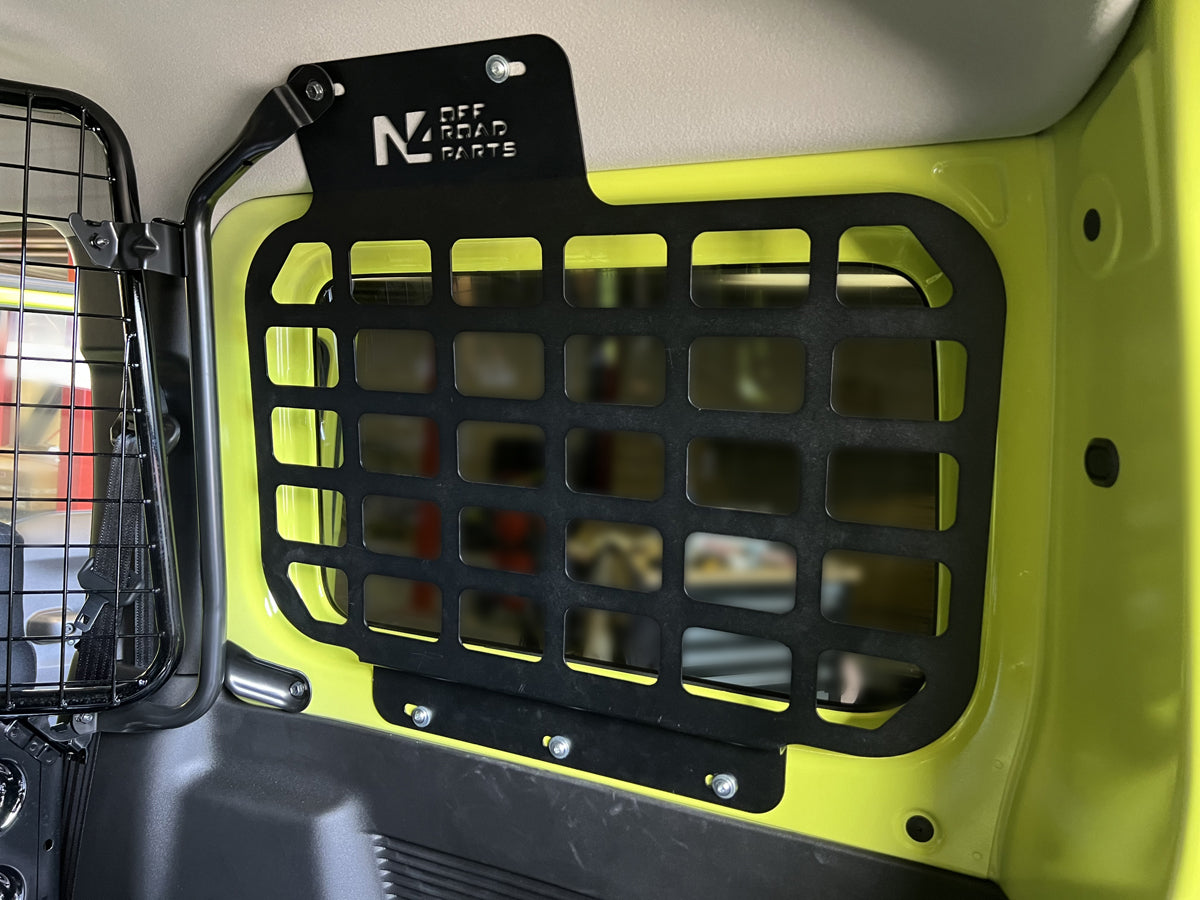 Kit supports accessoires MOLLE pour intérieur vitres arrière, compatible Suzuki Jimny 2018+ N4-Offroad, fixation pratique et robuste.