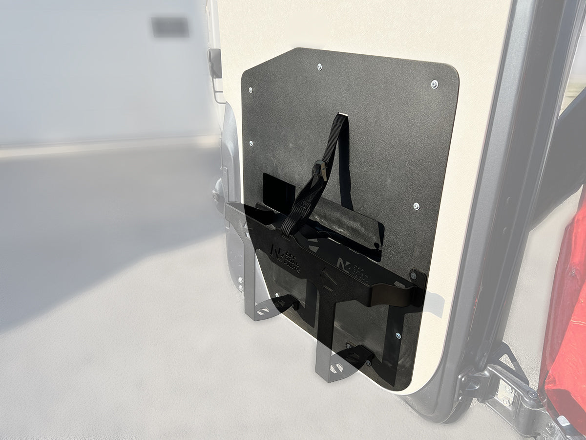 Panneau de porte arrière gauche avec rangement pour Mercedes Sprinter W907 N4-Offroad, accessoire N4-Offroad, robuste et pratique.