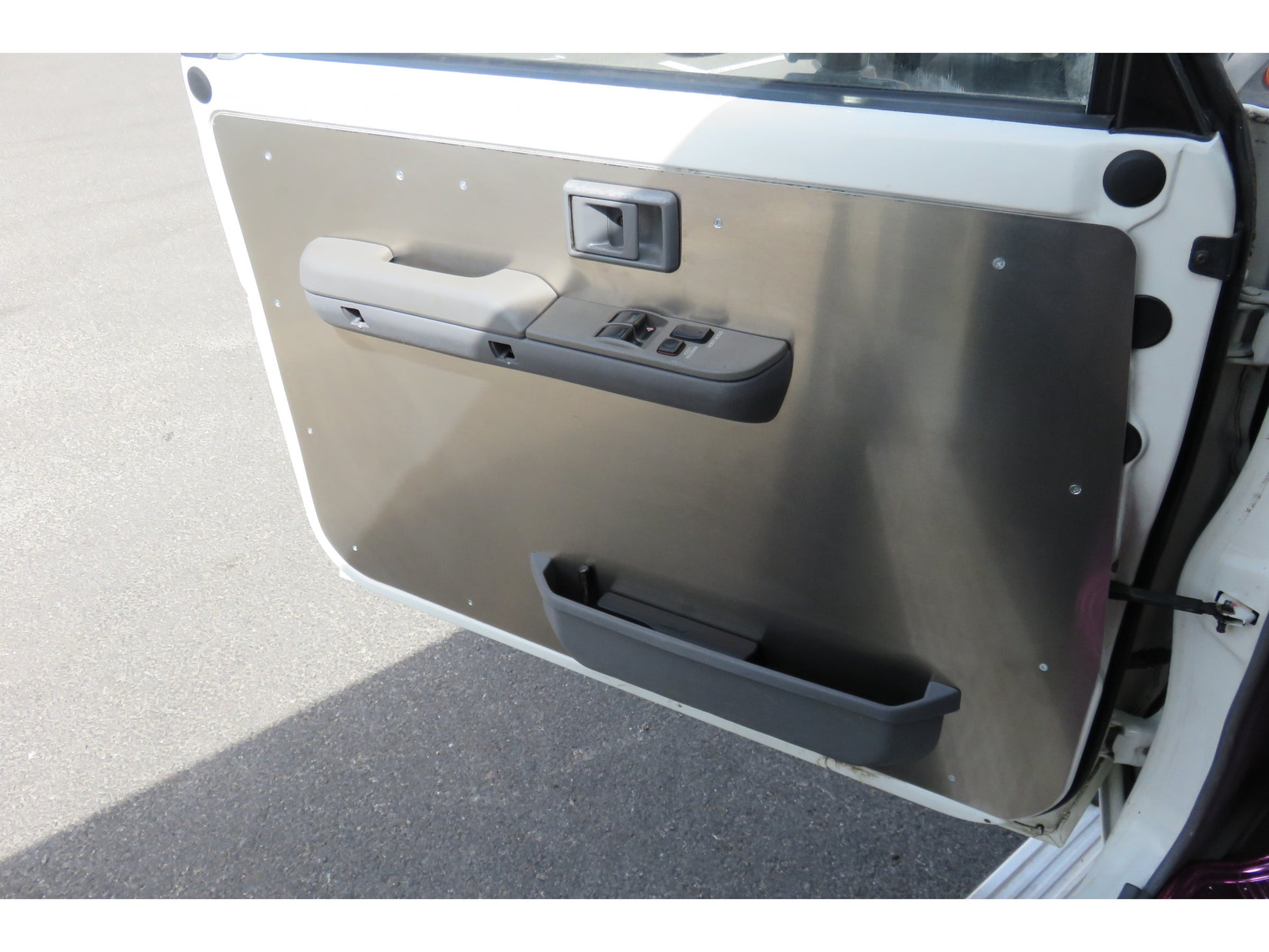 Panneaux de portes avant en aluminium de 2,5 mm pour Toyota Land Cruiser Série 7 N4-Offroad, accessoires tout-terrain robustes.