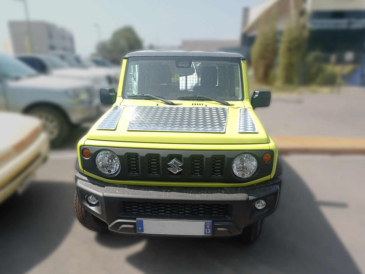 Protection de capot en aluminium strié 2mm pour Suzuki Jimny 2018+ par N4-Offroad, accessoire robuste pour off-road.