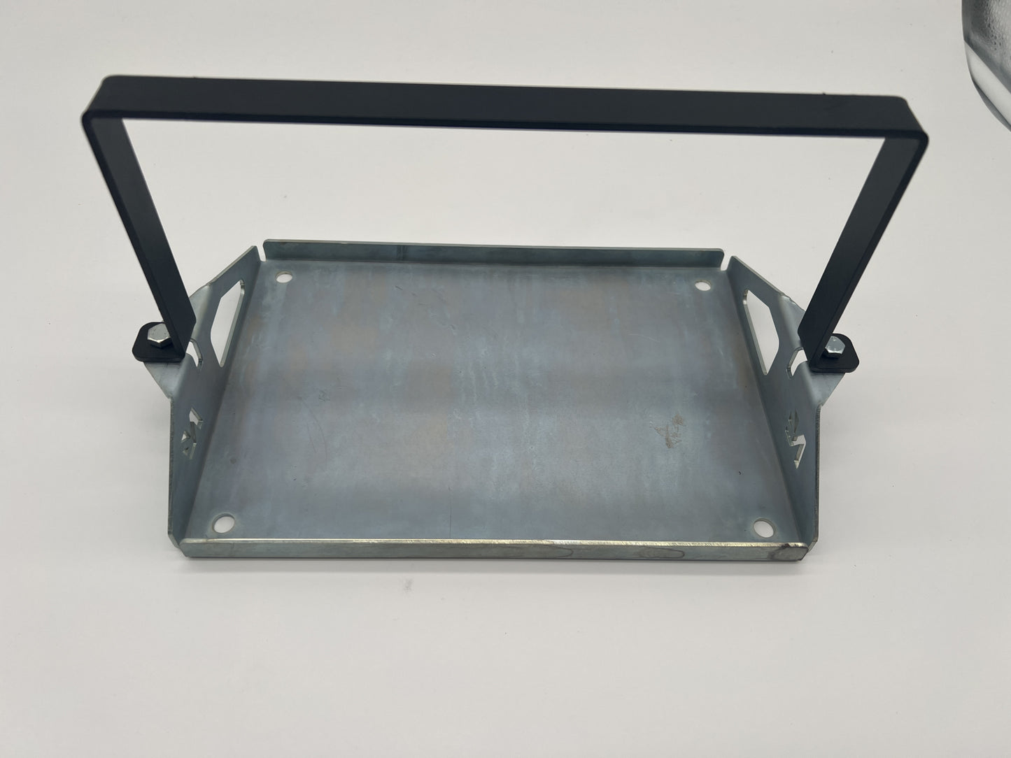 Support universel de fixation de batterie N4-Offroad, accessoire robuste pour véhicule tout-terrain, fabriqué par N4 OFFROAD.