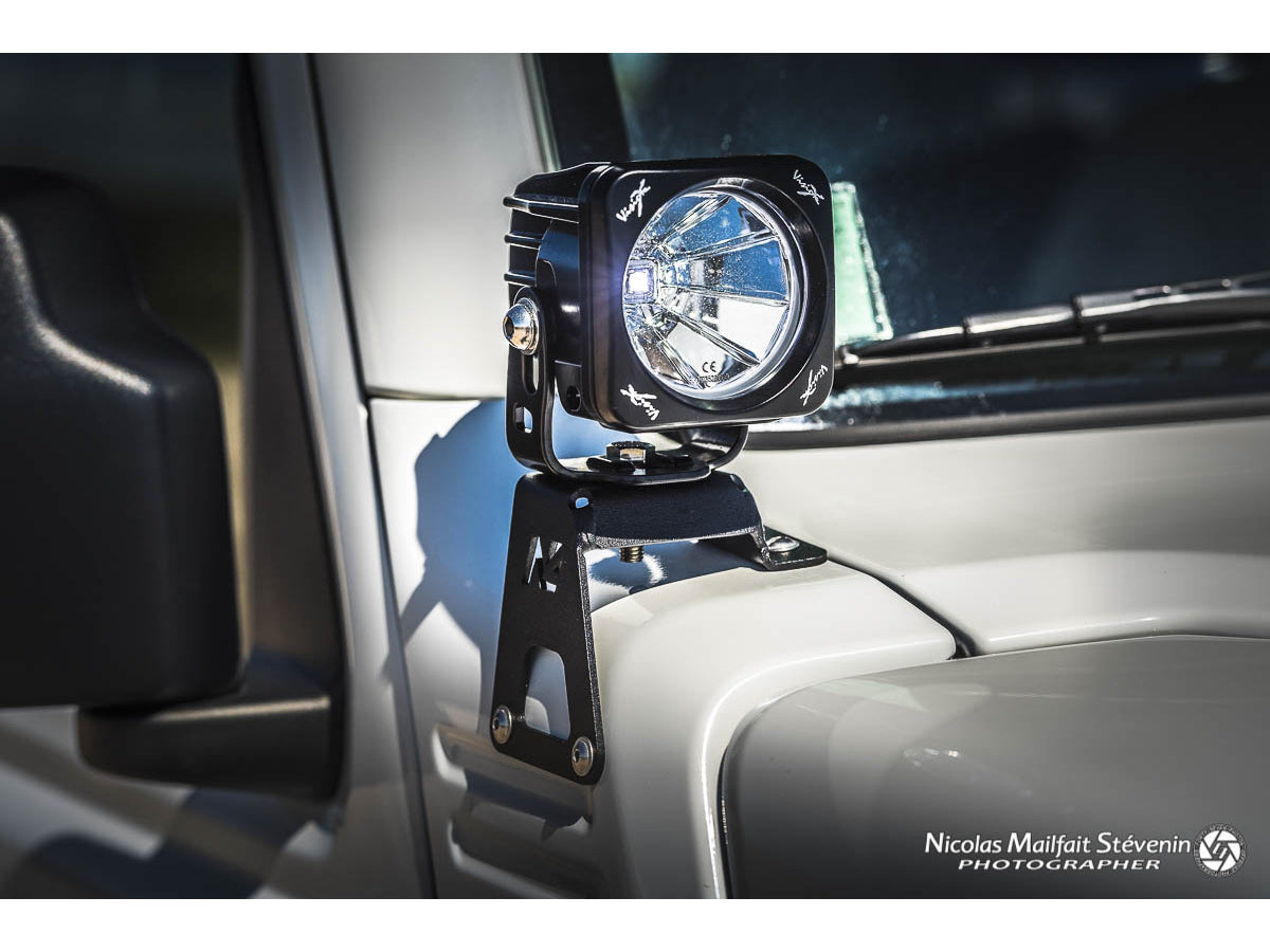 Support de feux longue portée N4-Offroad pour baie pare-brise Suzuki Jimny après 2018, accessoire tout-terrain robuste.