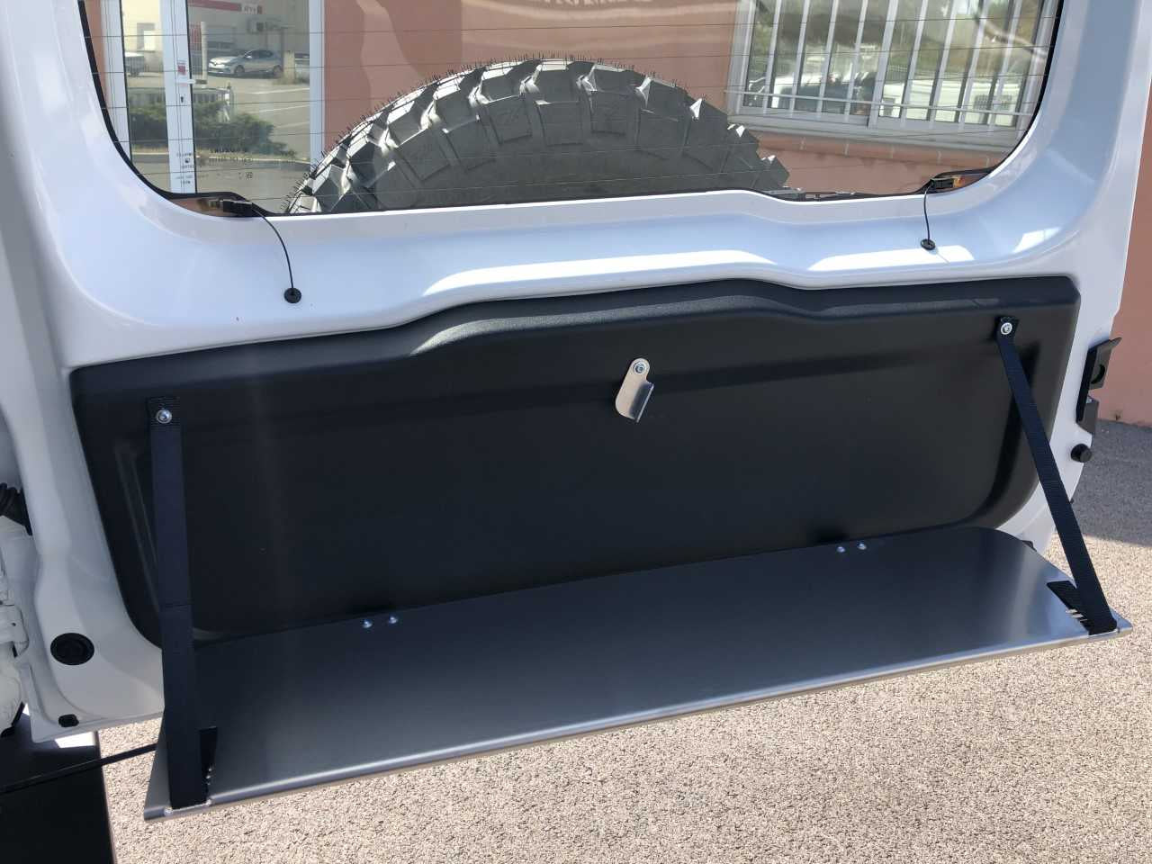 Tablette rabattable N4-Offroad sur porte arrière pour Suzuki Jimny après 2019, sans ouverture intérieure, accessoire tout-terrain.