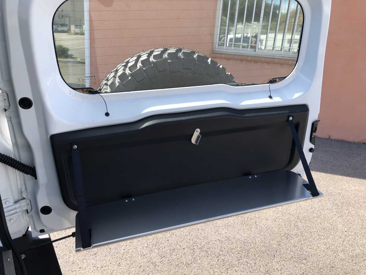 Tablette rabattable N4-Offroad pour porte arrière de Suzuki Jimny après 2019, sans ouverture intérieure, accessoire robuste.