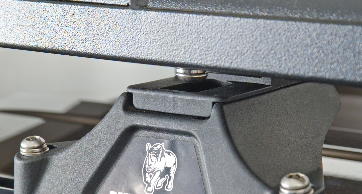 Accessoires de galerie Rhino-Rack Pioneer, cales robustes pour fixation de galerie sur véhicule tout-terrain.