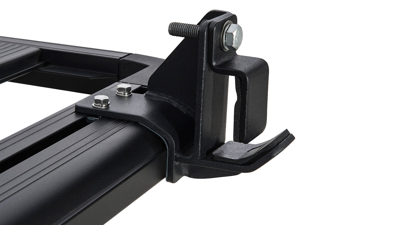 Support de fixation latéral pour cric haute levée Pioneer de Rhino-Rack, accessoire robuste pour montage sur véhicule.