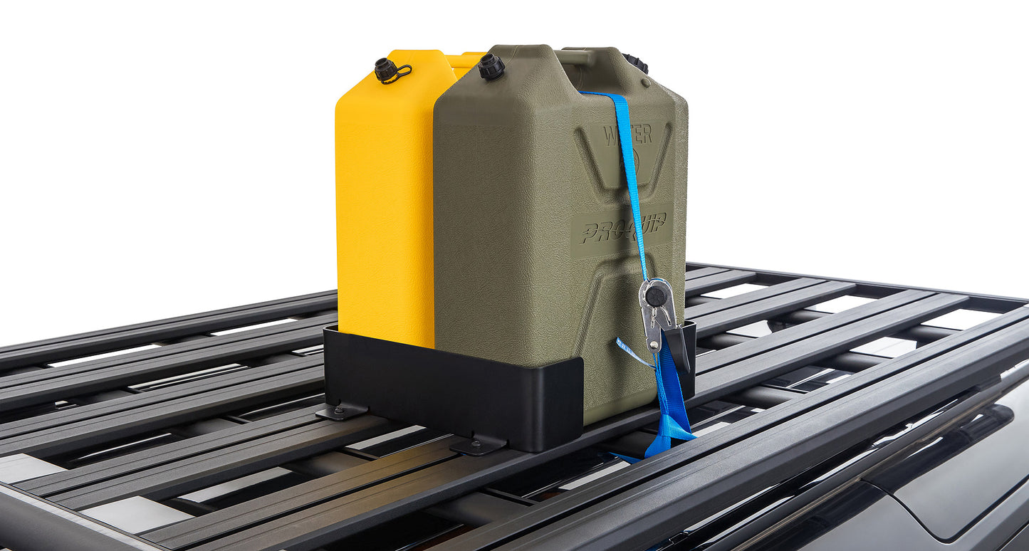 Support double pour jerrican Pioneer RHINO-RACK, accessoire robuste pour porte-bidon sur véhicule tout-terrain.