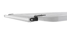 Support pour éclairage LED Pioneer de la marque Rhino-Rack, accessoire robuste pour fixation sur véhicules tout-terrain.