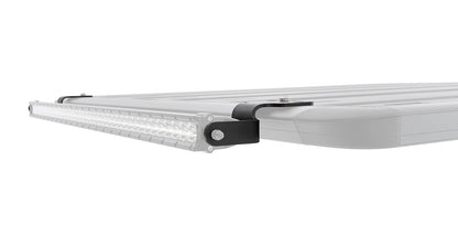 Support pour éclairage LED Pioneer de la marque Rhino-Rack, accessoire robuste pour fixation sur véhicules tout-terrain.