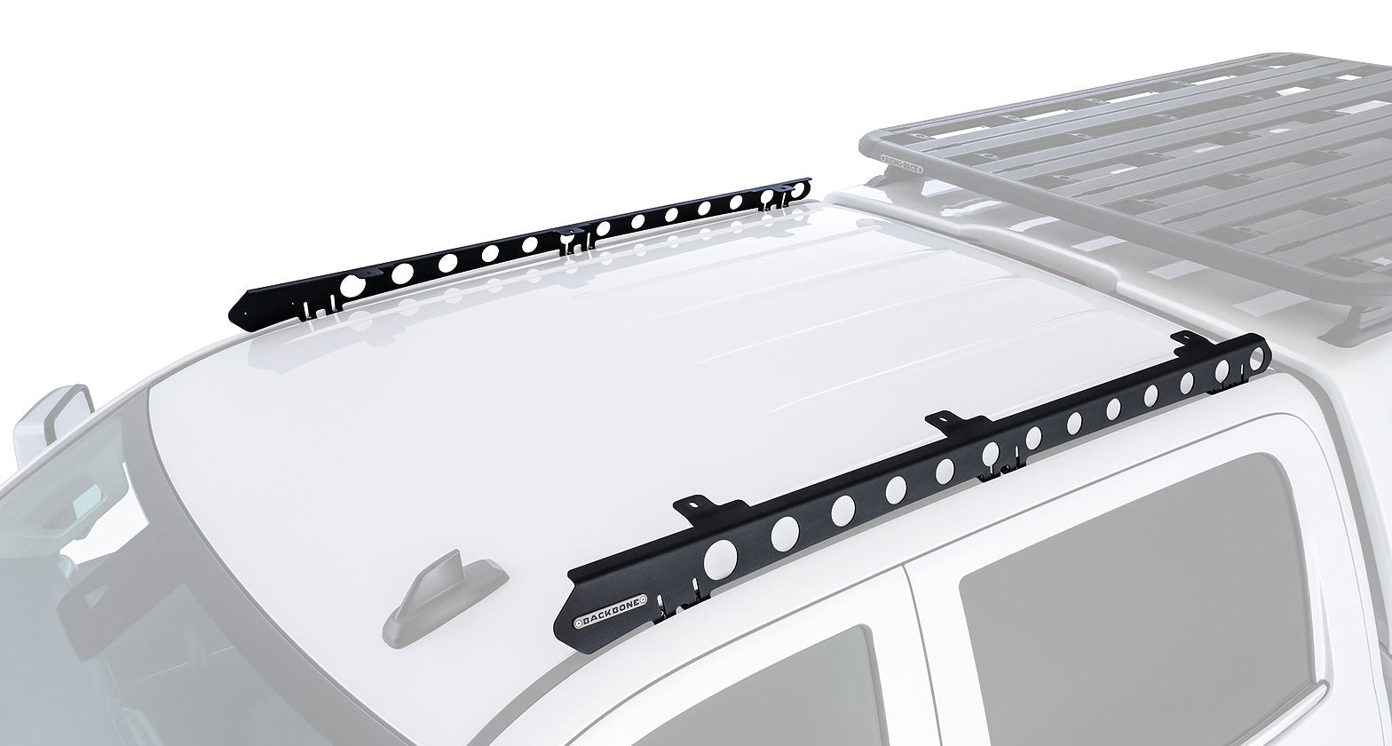 Système de fixation Backbone pour Chevrolet Silverado, accessoire Rhino-Rack, montrant la fixation robuste pour toit de camion.