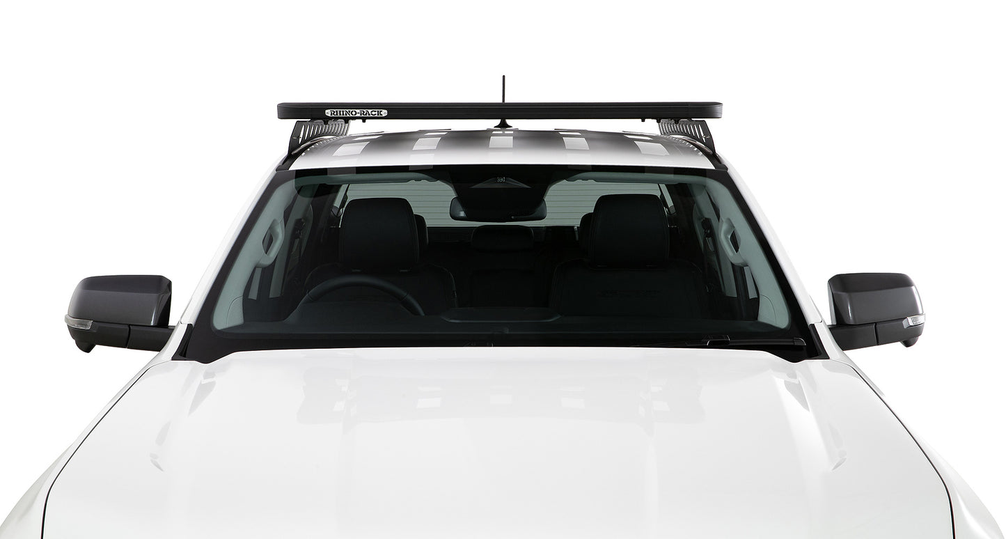 Système de fixation Backbone pour double cabine Ford Ranger P703 et VW Amarok Gen2, accessoires Rhino-Rack, vue de l'installation.