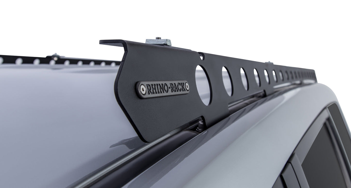 Système de montage Backbone pour Land Cruiser 200 Series, accessoire Rhino-Rack, fixation solide pour rack de toit.