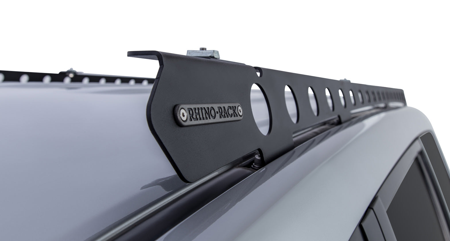 Système de montage Backbone pour Land Cruiser 200 Series, accessoire Rhino-Rack, fixation solide pour rack de toit.