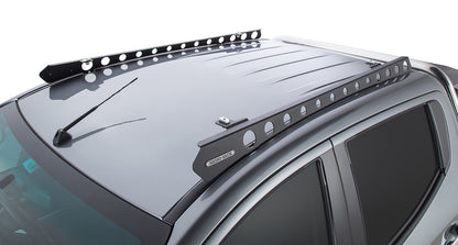 Système de montage Backbone pour Mitsubishi Triton, accessoire Rhino-Rack, montrant la fixation robuste sur le toit du véhicule.