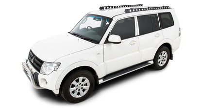 Système de montage Backbone pour Pajero NP/NX, accessoire Rhino-Rack, avec support robuste en métal et fixation solide.