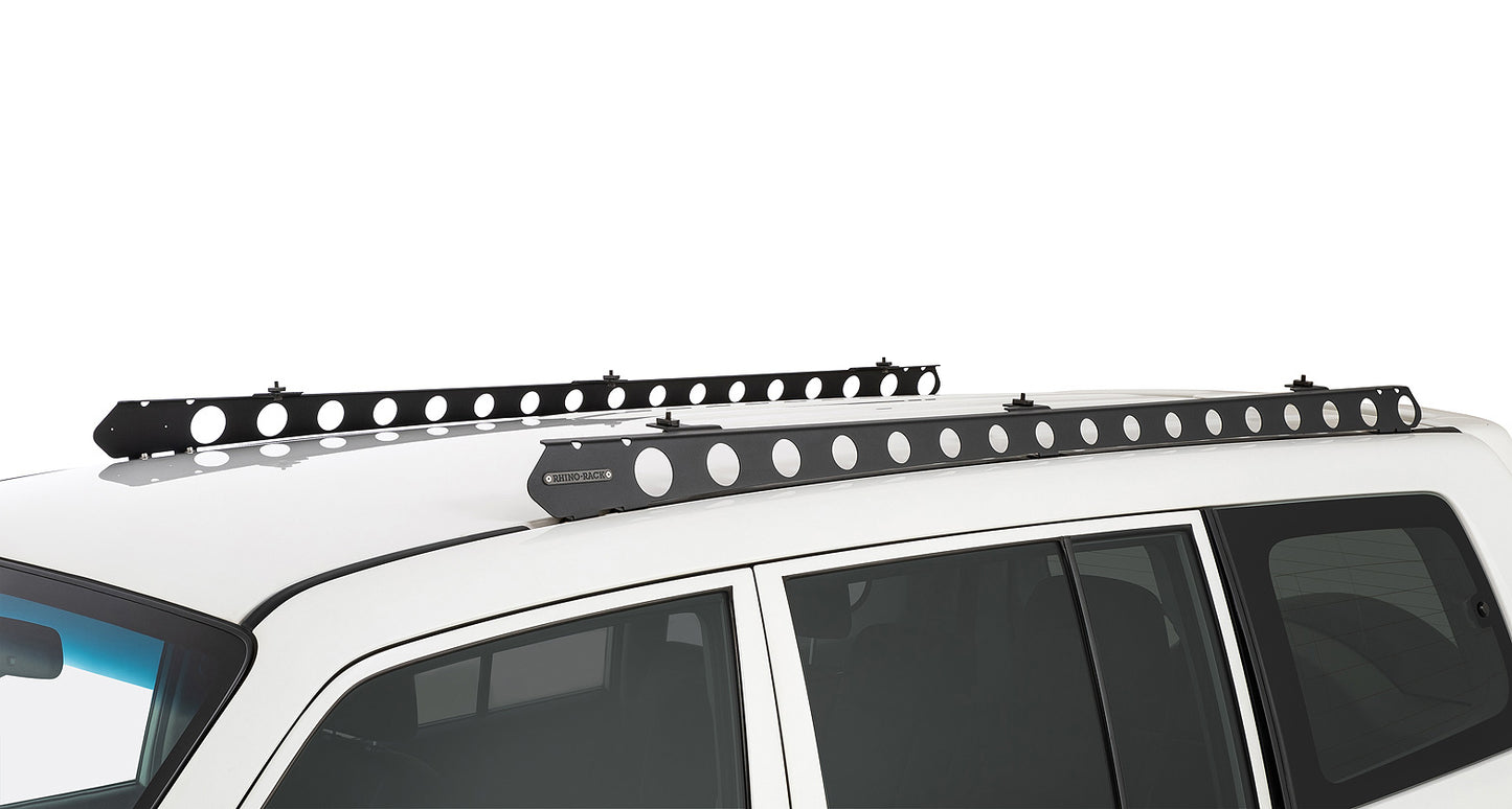 Système de montage Backbone pour Pajero NP/NX par RHINO-RACK, accessoire de fixation robuste pour rack de toit.