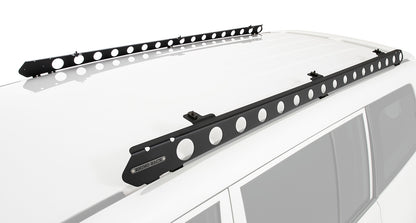 Système de fixation Backbone pour Pajero NP/NX, accessoires Rhino-Rack, montage robuste pour rack de toit Rhino-Rack.