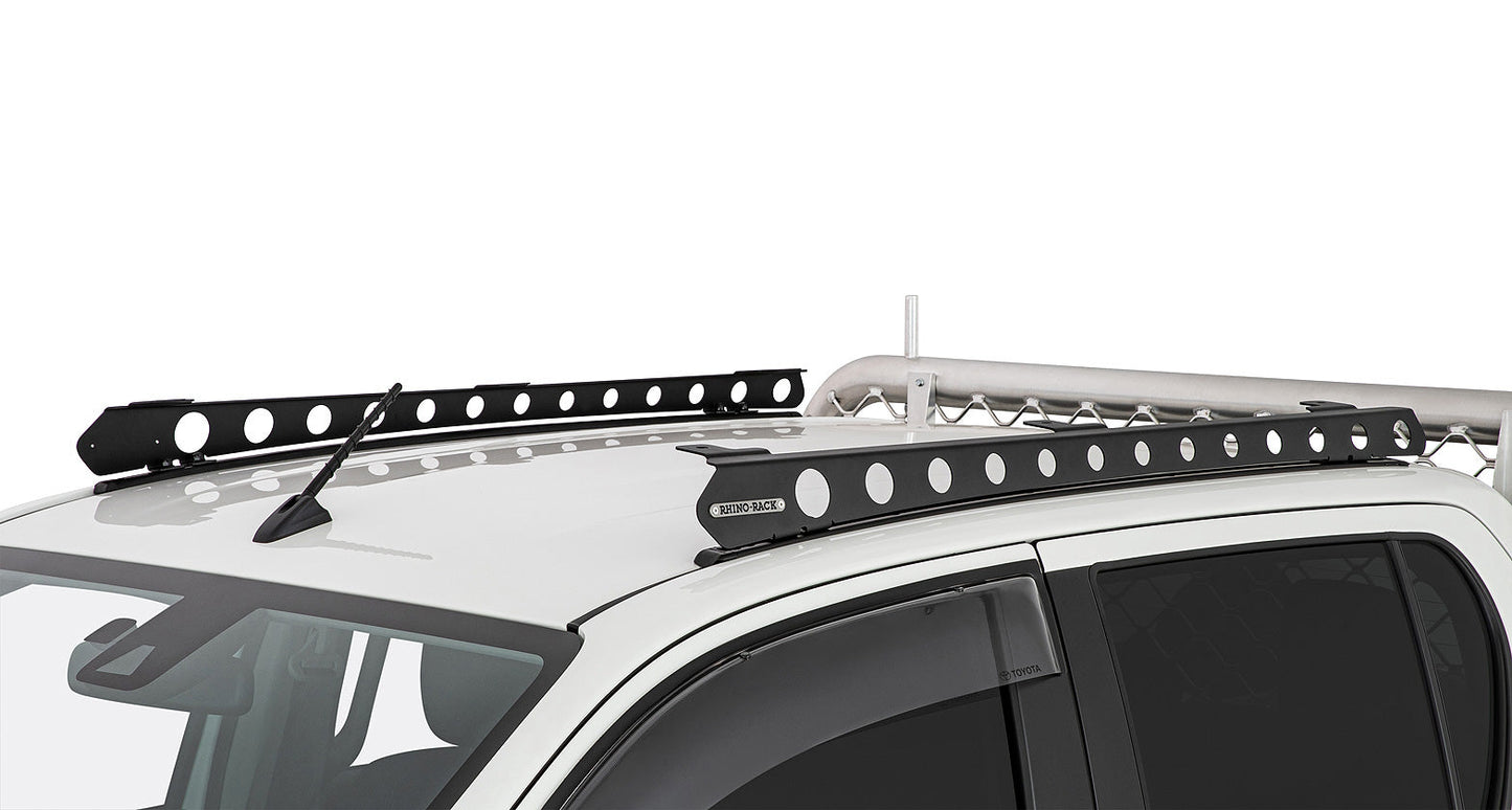 Système de montage Backbone pour Toyota Hilux, accessoire Rhino-Rack, avec supports robustes et fixation solide pour rack de toit.