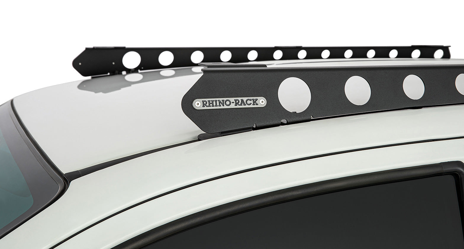 Système de fixation Backbone pour Toyota Hilux avec accessoires Rhino-Rack, montage robuste pour rack de toit Rhino-Rack.