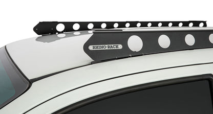 Système de fixation Backbone pour Toyota Hilux avec accessoires Rhino-Rack, montage robuste pour rack de toit Rhino-Rack.