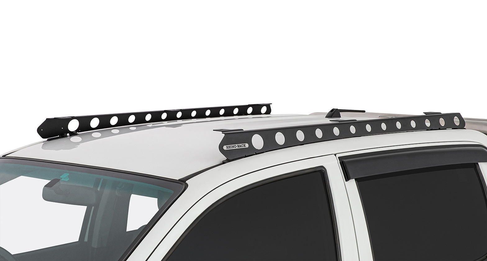 Système de montage Backbone pour Toyota Hilux avec accessoires Rhino-Rack, support robuste pour rack de toit.