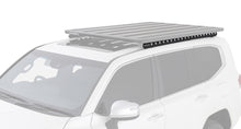 Système de montage Backbone Rhino-Rack pour Toyota Landcruiser 300 Series, accessoire de fixation robuste.