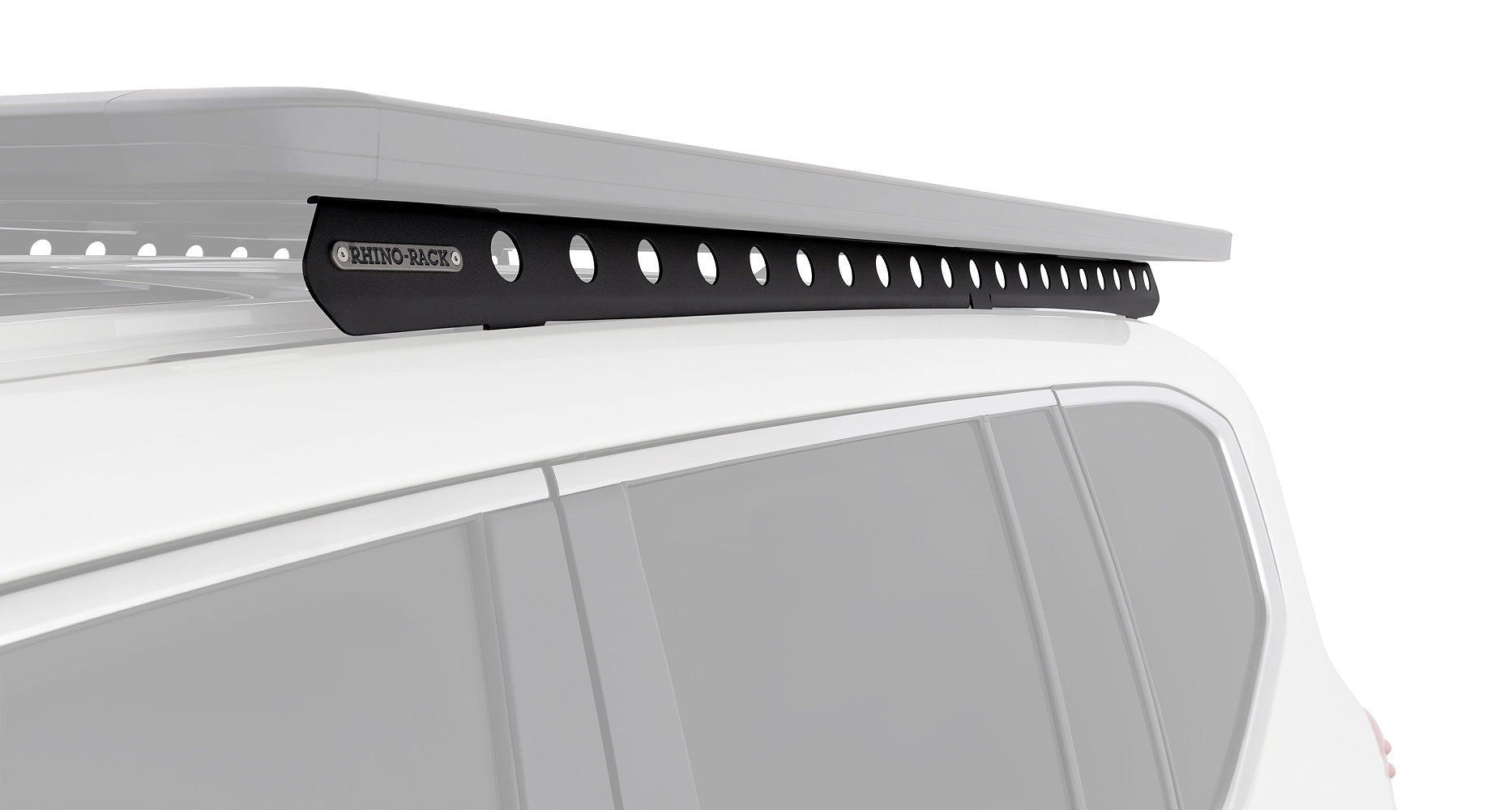 Système de fixation Backbone pour Toyota Landcruiser 300 Series, accessoire Rhino-Rack, monté sur le toit du véhicule.