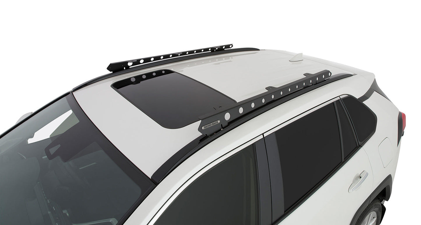 Système de fixation Backbone Mounting System pour Toyota RAV4 de Rhino-Rack, accessoire pour montage de racks sur véhicule.