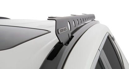 Support de fixation Backbone pour Toyota RAV4, accessoire Rhino-Rack, système de montage robuste et facile à installer.
