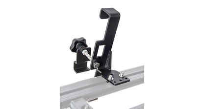 Support d'échelle pliante Rhino-Rack Pioneer, accessoire robuste pour porte-échelle sur véhicule tout-terrain.