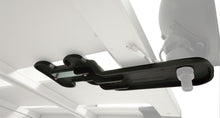 Support d’éclairage DEL Pioneer pour accessoires Rhino-Rack, fixation robuste pour montage sur véhicule tout-terrain.
