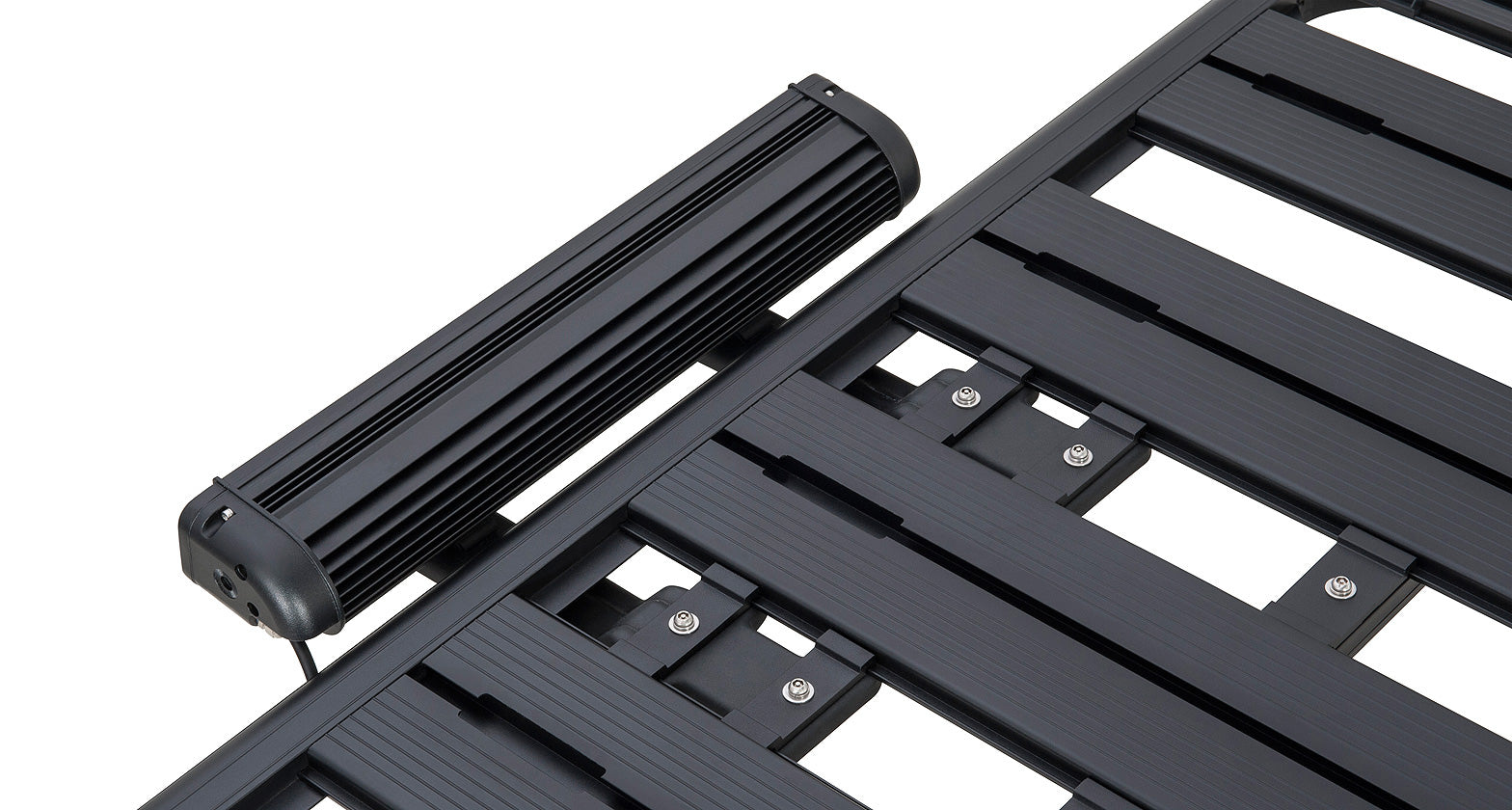 Support d'éclairage DEL Pioneer pour accessoires Rhino-Rack, fixation solide pour installation sur véhicule tout-terrain.