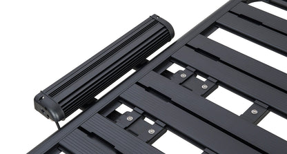 Support d'éclairage DEL Pioneer pour accessoires Rhino-Rack, fixation solide pour installation sur véhicule tout-terrain.