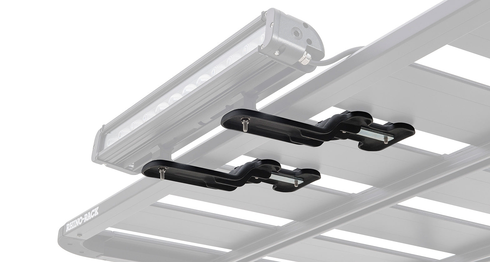 Support d’éclairage DEL Pioneer de RHINO-RACK, accessoire pour rack de toit, avec support solide pour lampes LED.