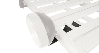 Support d'éclairage DEL Pioneer pour accessoires RhinoRack, fixe et robuste, installation sur véhicule tout-terrain.
