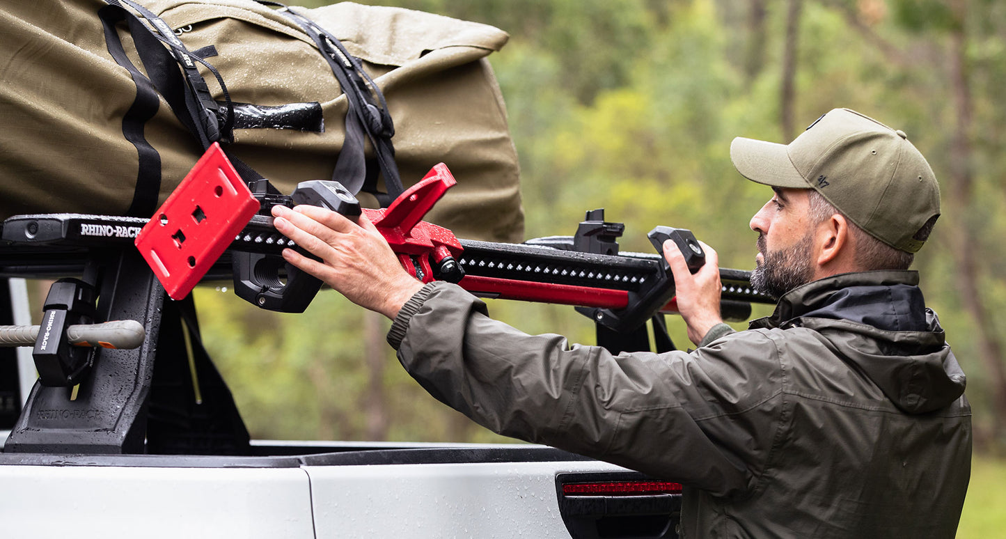Support de fixation STOW iT Large RHINO-RACK pour Cric Hi-Lift 4x4, accessoire robuste pour véhicules tout-terrain.