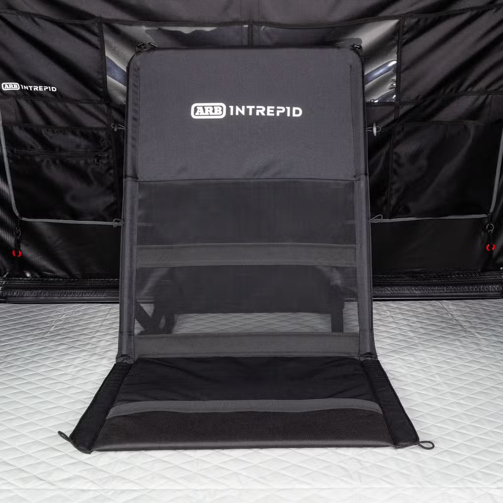Chaise pliante ARB 4x4 pour tente de toit, confort bivuac, accessoire pratique pour camping et bivouac.