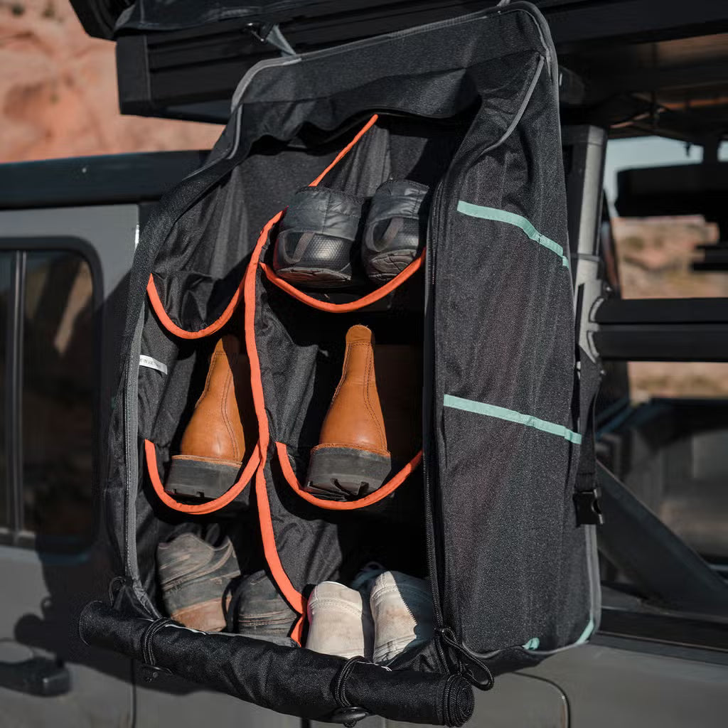 Sac à chaussures ARB Intrepid RTT pour rangement de tente de toit 4x4, accessoire pratique pour véhicules tout-terrain.