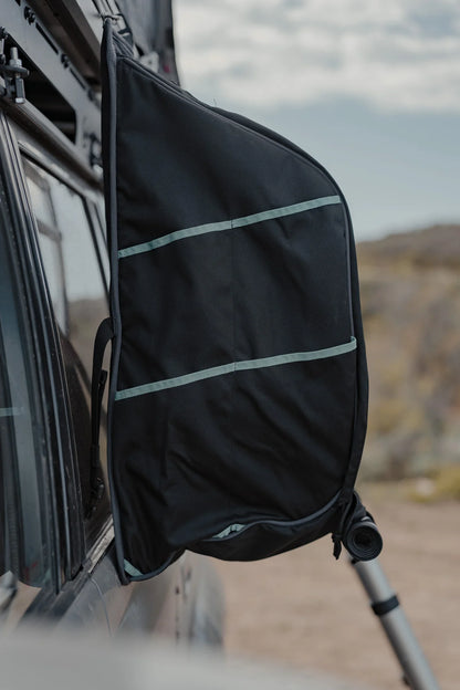 Sac à chaussures ARB Intrepid RTT pour rangement de tente de toit 4x4, accessoire pratique pour véhicule tout-terrain.