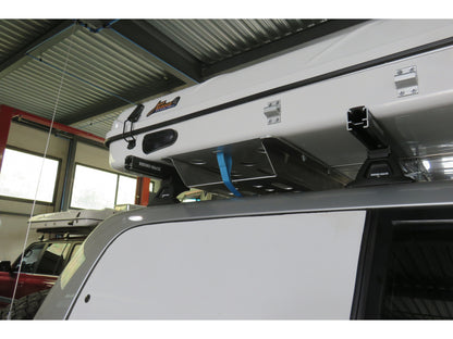 Support d'échelle sous tente James Baroud N4 OFFROAD, accessoire pour tente de toit tout-terrain, en métal robuste, fixé sous la tente.