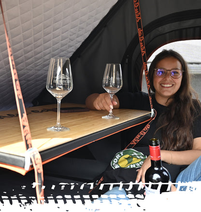 Table inclinable pour tente de toit Alu-Cab, accessoire robuste en aluminium pour camping et aventure en plein air.