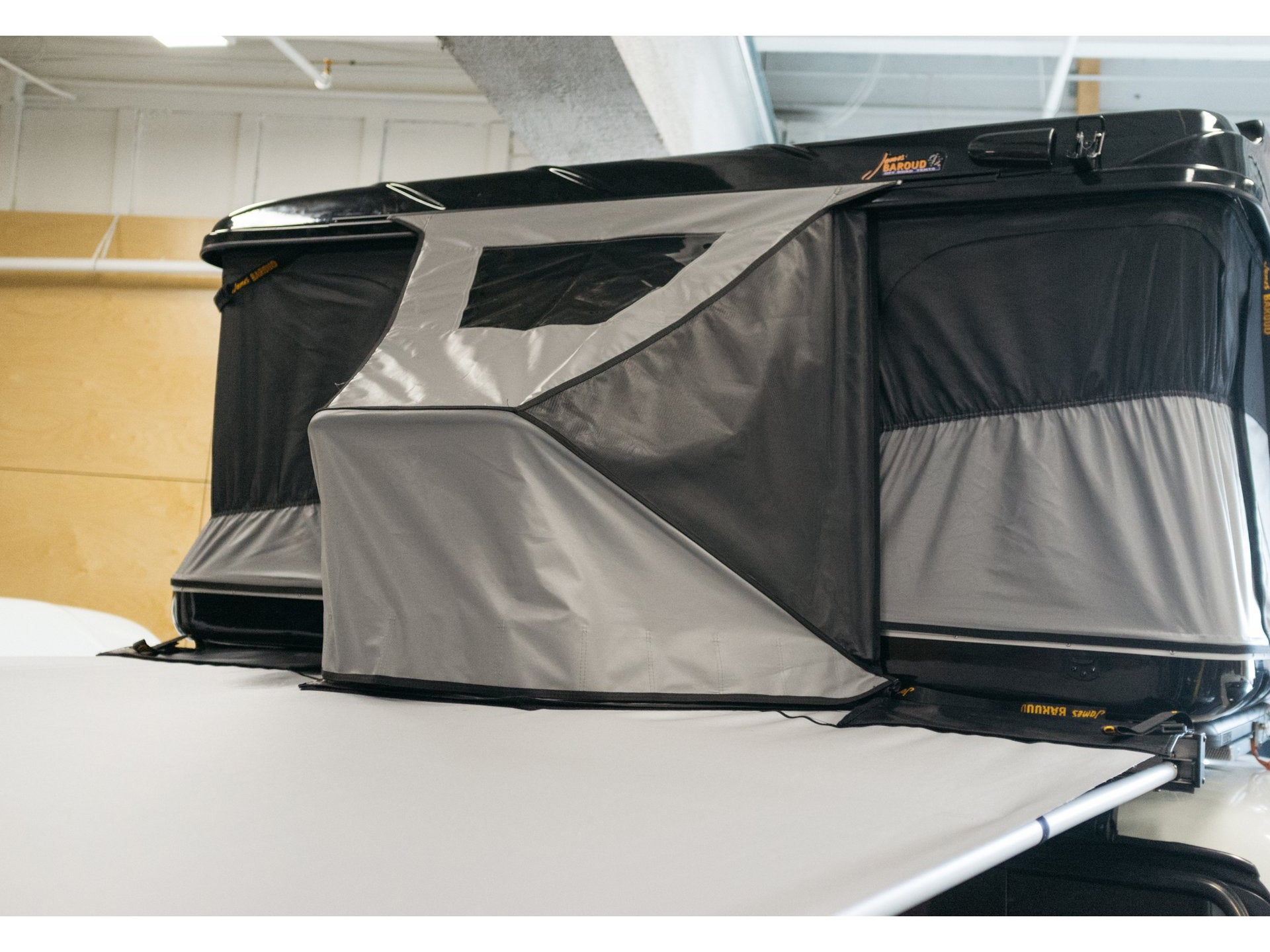 Tunnel de Store Entrée James Baroud — Raccord Tente Véhicule sur Xperts4x4 Accessoires 4x4 Off-Road