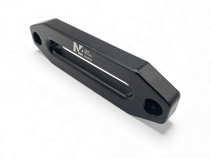 Accessoire treuil N4 OFFROAD en aluminium noir pour corde de treuil synthétique, adapté aux treuils tout-terrain.