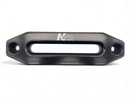 Ecubier en aluminium noir pour corde de treuil synthétique, accessoire de treuil N4 OFFROAD, robuste et compatible avec treuils off-road.