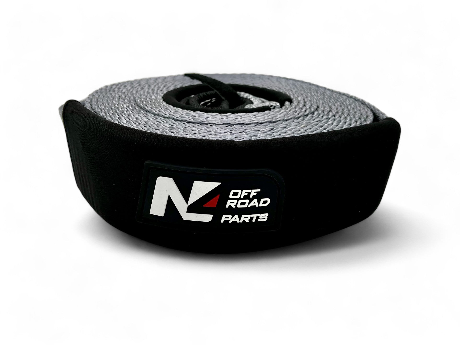 Sangle de remorquage N4 OFFROAD de 9m et 13,5T, accessoire pour treuils tout-terrain, enroulée avec boucle robuste.