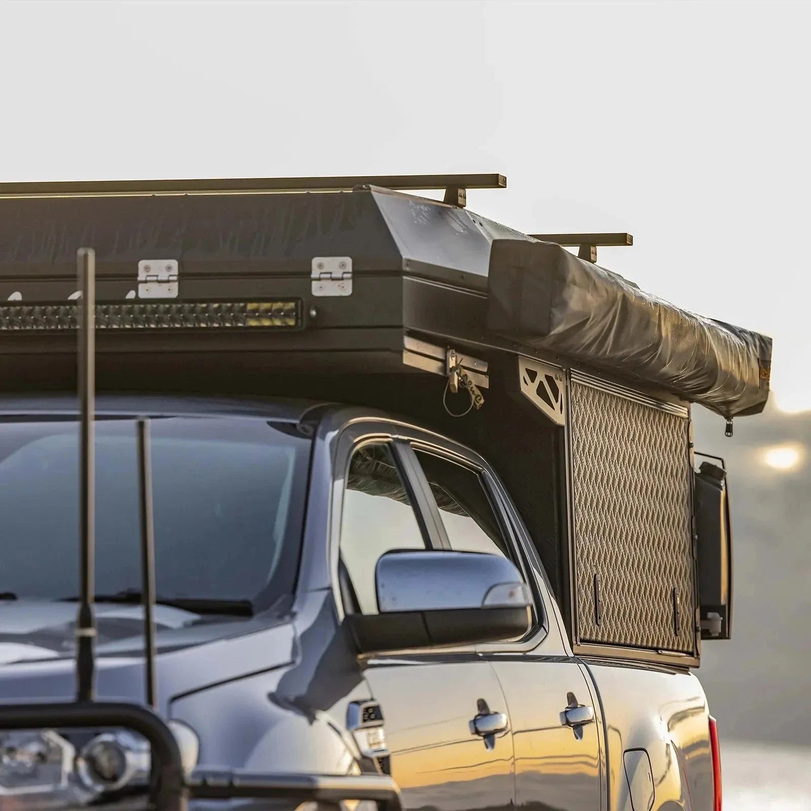 Auvent 270° Alu-Cab - 2,6m | Autoportant & Résistant sur Xperts4x4 Accessoires 4x4 Off-Road