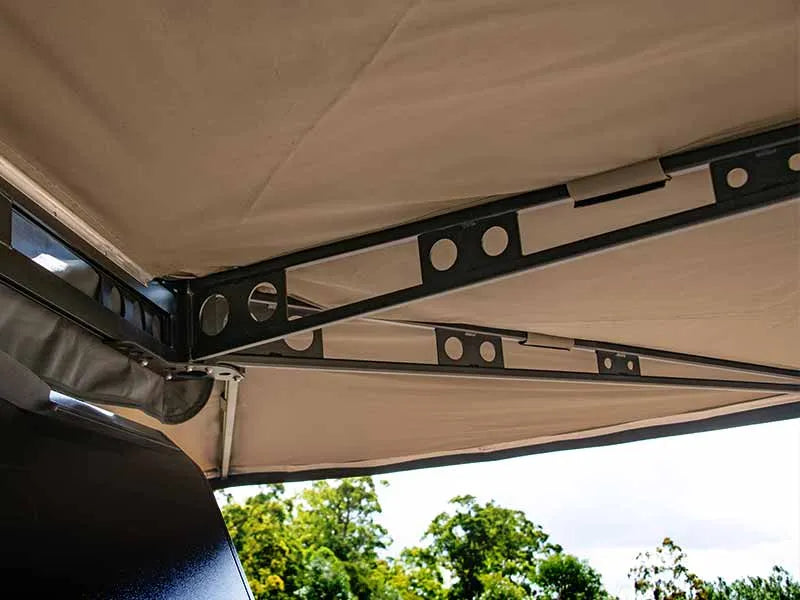 Auvent autoportant 270° XT™ MK2 de The Bush Company, robuste, avec structure en aluminium et toile résistante pour camping.