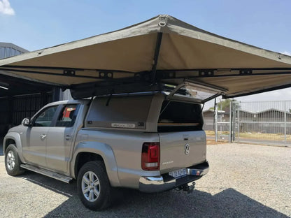 Auvent autoportant 270° XT™ MK2 de The Bush Company, robuste avec fixation autoportante pour camping et aventure.
